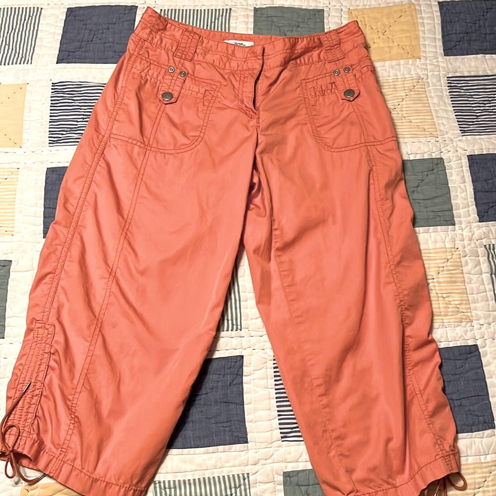 Ann Taylor size 2 orange cargo capris